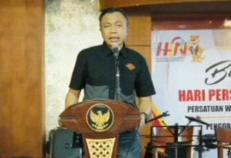 Wakil Bupati Blitar Rahmat Santoso Berikan Sambutan Peringatan Hari Pers Nasional di Kampung Cokelat, Minggu (19/2/2023). (Foto : Pemkab Blitar)