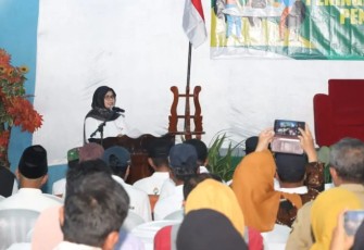 Bupati Blitar Rini Syarifah Berikan Sambutan pada Acara Bimtek Pengurus BUMDes Kabupaten Blitar Tahun 2023