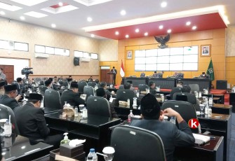 Walikota Blitar Santoso Jelaskan Raperda tentang Pendidikan Wawasan Kebangsaan di Forum Rapat Paripurna DPRD Kota Blitar, 5 Juni 2023. (Foto : Faisal NR / Klikwarta.com) 
