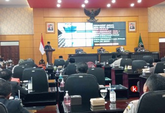 Wakil Walikota Blitar Tjutjuk Sunario Sampaikan Pendapat Akhir Walikota Blitar terkait Rancangan KUA-PPAS Tahun 2024 dan KUA-PPAS Perubahan Tahun 2023. (Foto : Faisal NR / Klikwarta.com)