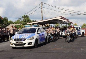 Wakapolres Bintan saat Lepas Bantuan Sosial Untuk Masyarakat 