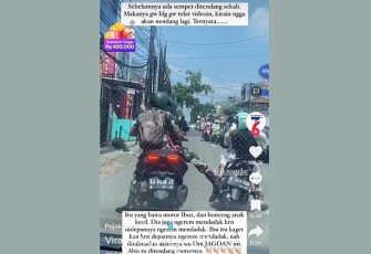 oknum prajurit TNI yang terekam video menendang motor seorang Ibu-ibu yang sedang membonceng anaknya di jalan raya. 