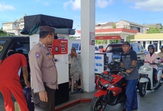 Bhabinkamtibmas Sampaikan Imbauan Kamtibmas Saat Sambangi SPBU, 