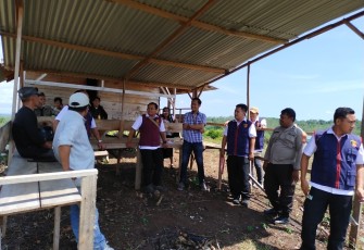 Polda Bengkulu Pasang Tanda Batas Dilahan Sengketa Bengkulu Tengah