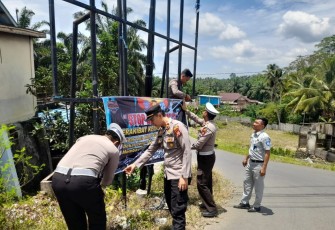 Pemasangan Spanduk Imbauan "Stop Balap Liar" Oleh Polsek Giri Mulya dan Satlantas 