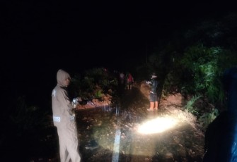 Polsek Giri Mulya Datangi Lokasi Tanah Longsor