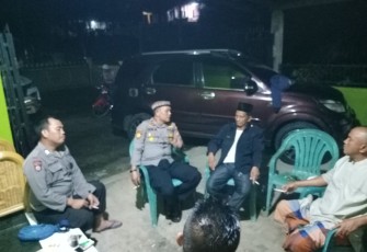 Diskusi Malam Kapolsek Batik Nau Sambangi Warga