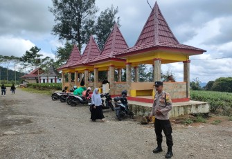 Akhir Pekan, Polisi Berikan Rasa Aman Kepada Wisatawan Kebun Teh Kabawetan