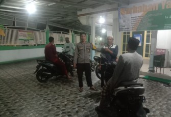 Polsek Gading Cempaka Hadirkan Polisi Saat Salat Subuh di Masjid