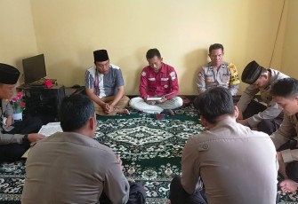 Tingkatkan Keimanan, Personel Polsek Batik Nau Adakan Tadarus Bersama
