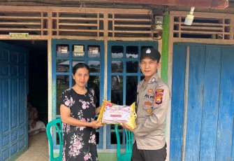 Polsek Kaur Utara Kembali Salurkan Bansos Kepada Warga Kurang Mampu