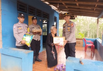 Polsek Giri Mulya Salurkan Bantuan Kemanusiaan Untuk Negeri kepada Masyarakat yang Membutuhkan
