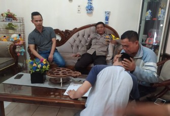 Anak dan bapak tiri berdamai