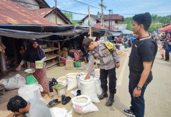 Polsek Giri Mulya Pastikan Pasar Pekan Terakhir Sebelum Lebaran Aman dan Kondusif