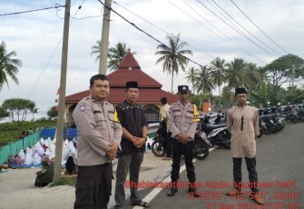 Polsek Air Besi Lakukan Pengamanan Salat Idulfitri di Desa Tanjung Agung