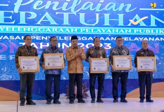 Kementerian Pekerjaan Umum dan Perumahan Rakyat (PUPR) memperoleh penghargaan Zona Hijau Kualitas Tinggi dari Ombudsman RI untuk penilaian kepatuhan penyelenggaraan pelayanan publik tahun 2023