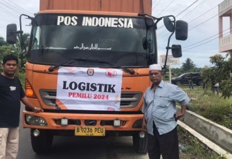 Sat Intelkam Polres Tapanuli Selatan (Tapsel), terlihat mengawal ketat Gudang KPU Padang Lawas Utara (Paluta), Minggu (22/10/2023)