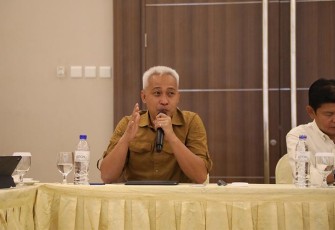 Direktur Badan Usaha SPAM Denny Tondano (baju coklat ) memimpin Pertemuan dengan stakeholder pada Kamis (16/3/2023)