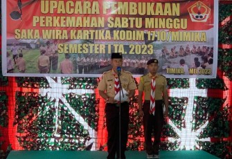 Kasdim 1710/Mimika saat Pimpin Upacara Pembukaan Persami Saka Wira Kartika TA 2023 