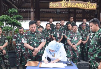 Prosesi Penyerahan Kendaraan Operasional Kepada Denma Koharmatau