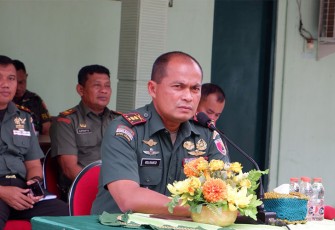 Dandim 0801/Pacitan Letkol Inf Roliyanto S.I.P.,M.I.P, saat berikan Jamdan kepada seluruh prajurit dan PNS yang berlangsung di Makodim Jl. Letjen Suprapto No. 42 Kab. Pacitan, Selasa (14/11/2023). 