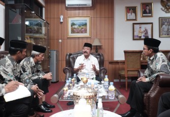 Pengurus LDII Kabupaten Gowa beraudiensi dengan Wakil Bupati Gowa Abdul Rauf Malaganni SSos MSi di ruang kerja Wakil Bupati Gowa, Jalan Mesjid Raya, Kabupaten Gowa, Sulawesi Selatan, (1/3/2023).