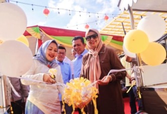Peresmian selesainya revitalisasi Akau Potong Lembu dilakukan Ketua TP-PKK Provinsi Kepri Hj. Dewi Kumalasari Ansar dan Ketua DPRD Kota Tanjungpinang Hj. Yuniarni Pustoko Wenj yang disaksikan Gubernur Kepulauan Riau H. Ansar Ahmad dan PJ. Walikota Tanjungpinang Hasan bersama unsur Forkopimda Tanjungpinang pada Minggu (24/12)