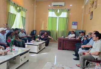 Hendarsyah, dalam pertemuan dengan Anggota DPRK Aceh Timur, Selasa (26/9/20230) sore.