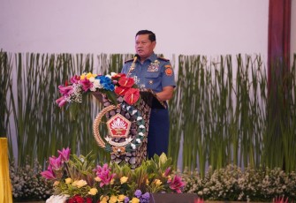 Panglima TNI Laksamana TNI Yudo Margono S.E., M.M., saat membuka Musyawarah Nasional (Munas) Dharma Pertiwi (DP) ke-14 Tahun 2023 bertempat di Balai Samudera, Jl. Boulevard Barat Raya  Kelapa Gading, Jakarta Utara, Rabu (14/6/2023).