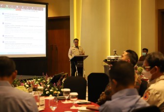 Deputi Bidang Sistem dan Strategi Dr. Raditya Jati, S.Si., M.Si. Membuka Forum Group Discussion (FGD) Penyusunan Peta Jalan (Roadmap) Teknologi, Inovasi, dan Industrialisasi Kebencanaan guna menunjang Resiliensi yang berkelanjutan di Hotel Pullman Jakarta, pada Kamis (21/12)