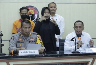 Wadirreskrimsus Polda Jatim AKBP Arman saat konferensi pers, Senin (11/12).