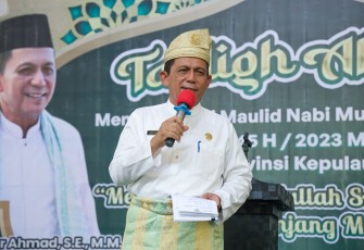 Gubernur Kepulauan Riau H Ansar Ahmad 