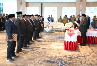  Wamendagri Lantik 8 Anggota MRP Provinsi Papua Masa Jabatan 2023-2028