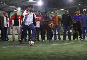 Ditandai tendang bola, Kepala BP Batam Buka Turnamen Futsal PK NTT 2023