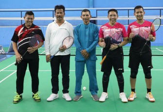 Kepala BP Batam Badminton Bersama Menteri Singapura
