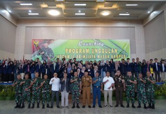 Foto Bersama usai acara launching Program Unggulan KODAM II/SRIWIJAYA MASUK KAMPUS", di GSG Universitas Bengkulu, Selasa (28/11/2023).