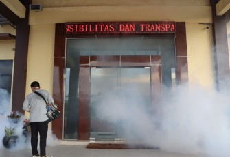 olres Kubu Raya Lakukan Fogging Lingkungan Asrama Polri 