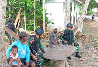  Satgas Pamtas Statis Yonif 111/KB Tingkatkan Silaturrahmi Dengan Masyarakat Perbatasan Papua Selatan