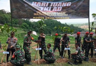 Komandan Kodim (Dandim) 0602/Serang Letnan Kolonel (Letkol) Inf Mulyo Junaidi, S.E., M.Tr (Han)  melaksanakan penghijauan dengan penanaman pohon, selain dilakukan juga pembersihan sampah dijajaran Koramil, dalam rangka memperingati Hari Juang TNI AD Ke-78 Tahun 2023 