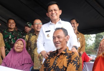 Gubernur Kepulauan Riau H Ansar Ahmad 