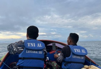 Tim SAR TNI AL saat Laksanakan Pencarian Orang Hilang di Perairan Bunyu 