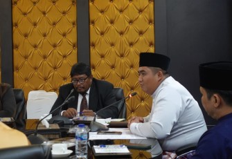 Bupati Bintan Roby Kurniawan saat Exit Meeting terkait Pemeriksaan Kinerja Pendahuluan atas Infrastruktur, Rabu (20/09) di Ruang Rapat II Bandar Seri Bentan.