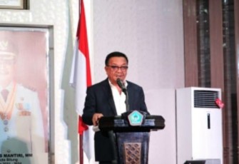 Wali Kota Bitung Maurits Mantiri