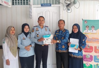 Lapas Kelas III Suliki menerima bantuan obat-obatan dan peralatan kesehatan dari pihak Puskesmas Suliki.
