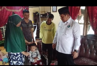 Hujan Tak Menyurutkan Sang Pejuang Duafa Menemui Rizky