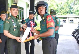 Dandim 0315/Tanjungpinang saat Serahkan Unit Kendaraan Bermotor Bantuan Menhan ke Babinsa Jajaran