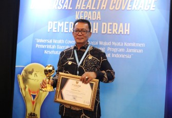 Bupati Kaur Terima Penghargaan UHC dari Wapres