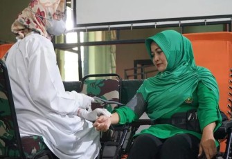 Aksi Sosial HUT ke-77 Persit Kartika Chandra Kirana di Madiun