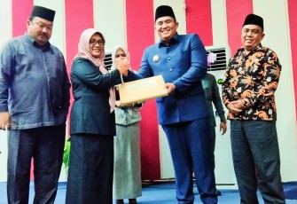 Bupati Bintan Roby Kurniawan saat menghadiri Rapat Koordinasi yang digelar DPRD Kabupaten Bintan