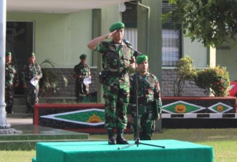 Dandim 1310/Bitung saat memimpin upacara Senin